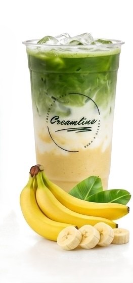 Iced Banana Matcha im Creamline-Becher mit Bananen