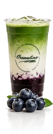 Iced Blueberry Matcha im Creamline-Becher mit Blaubeeren