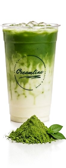 Iced Matcha im Creamline-Becher mit Matcha-Pulver